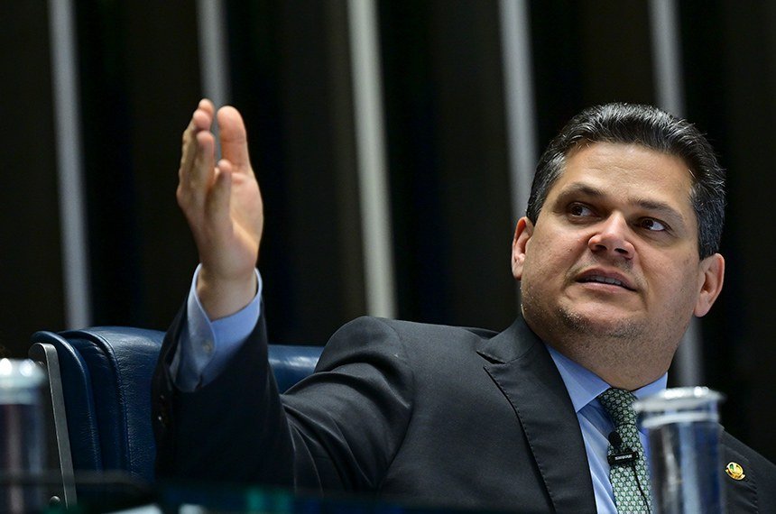Alcolumbre admite decisão unilateral de retirar PEC da Segurança Pública e protagoniza embate com Rogério Marinho no Senado
