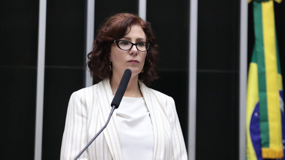 TRE-SP cassa mandato da deputada Carla Zambelli