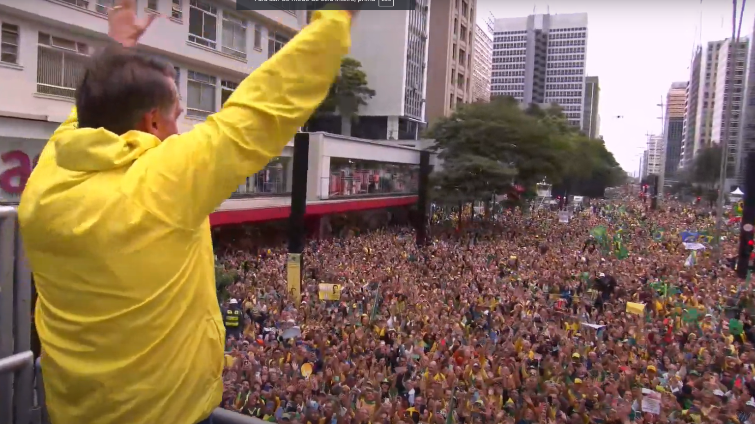 Ato com Bolsonaro para aprovar anistia a presos do 8/1 atrai milhares para a Avenida Paulista