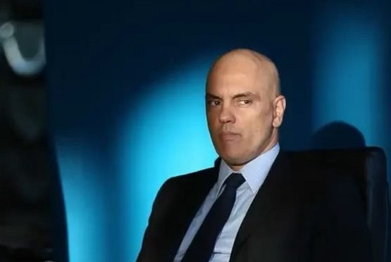 Moraes Dobra a  aposta e autoriza ação da Polícia Federal contra Bolsonaro