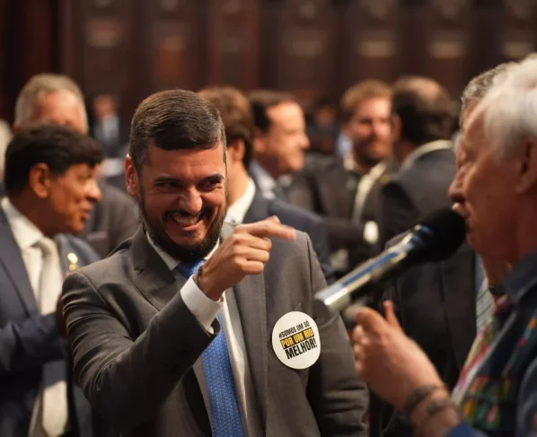 "Declaração de Bacellar sobre sua origem ser de esquerda volta a repercutir e agita bastidores da política fluminense"