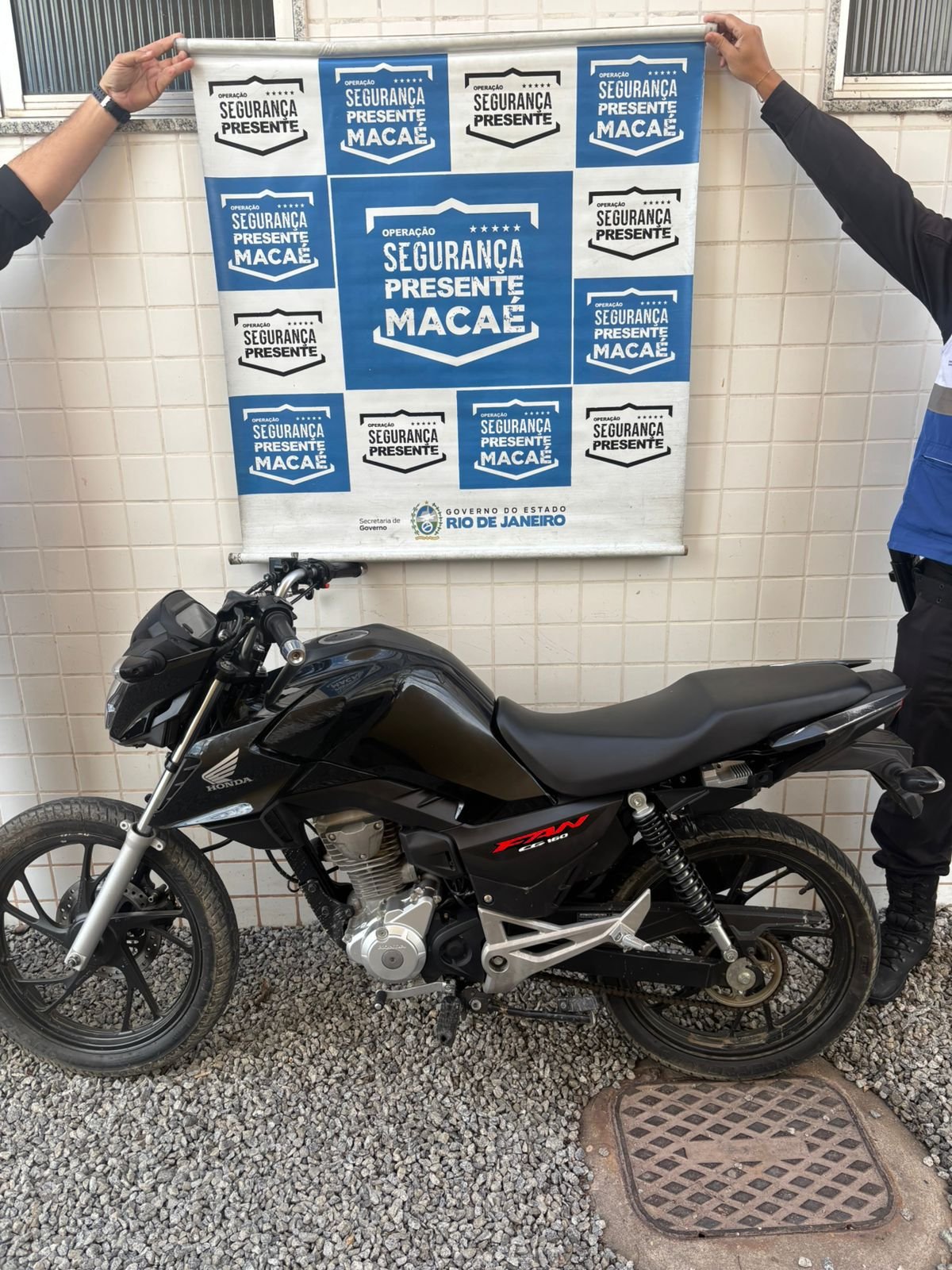 Homem é preso com veículo clonado no centro de Macaé