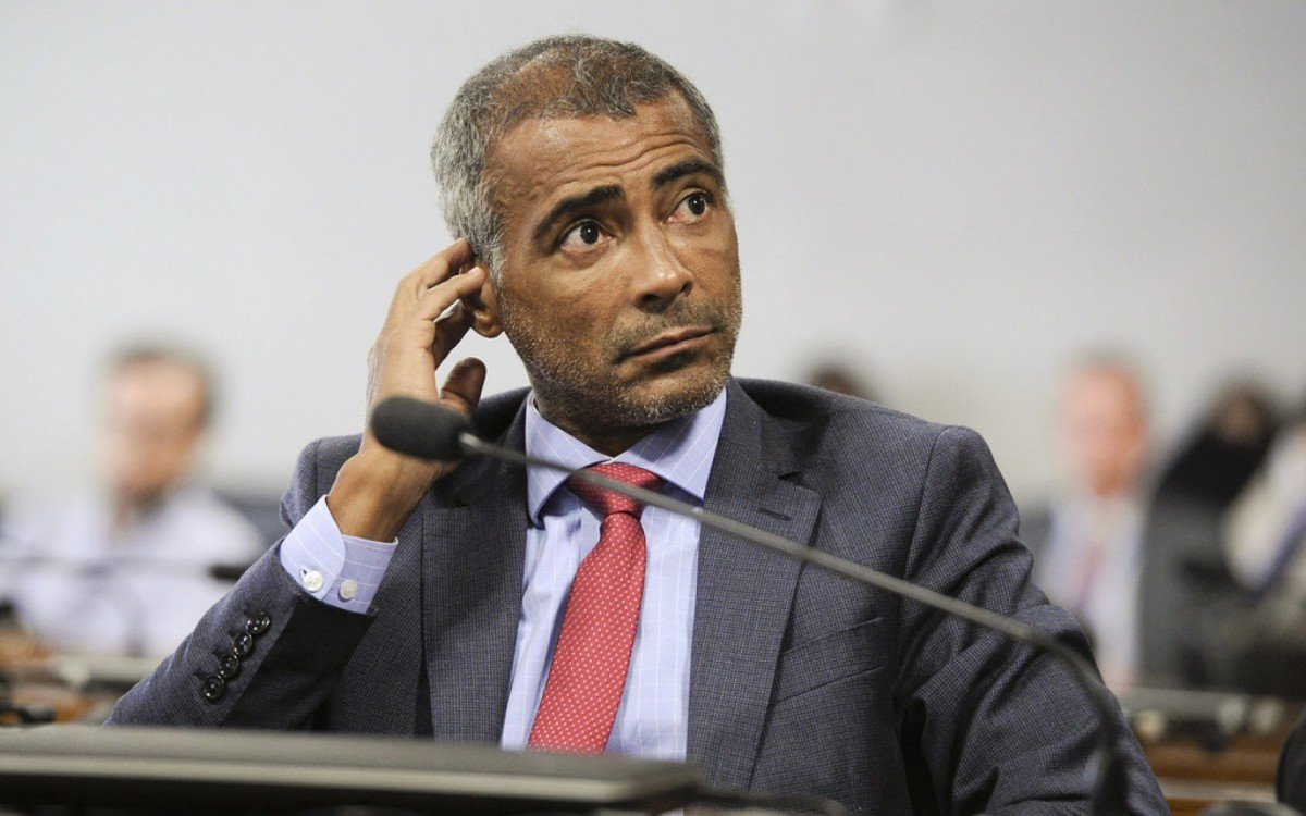 Do craque ao covarde: Romário trai o partido e ignora o impeachment de Alexandre de Moraes