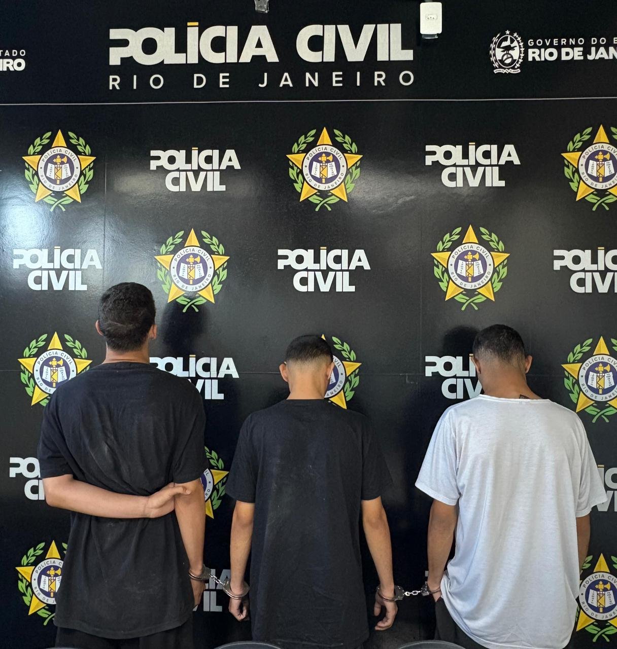 Polícia Civil desmonta base do Comando Vermelho no Parque Aeroporto e prende três suspeitos