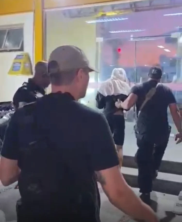 Traficantes são presos com grande quantidade de drogas em terminal rodoviário de Macaé