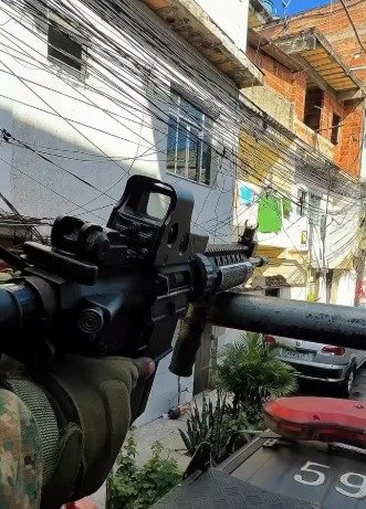 BOPE remove barricada e intensifica cerco ao tráfico na Gardênia Azul no Rio de Janeiro