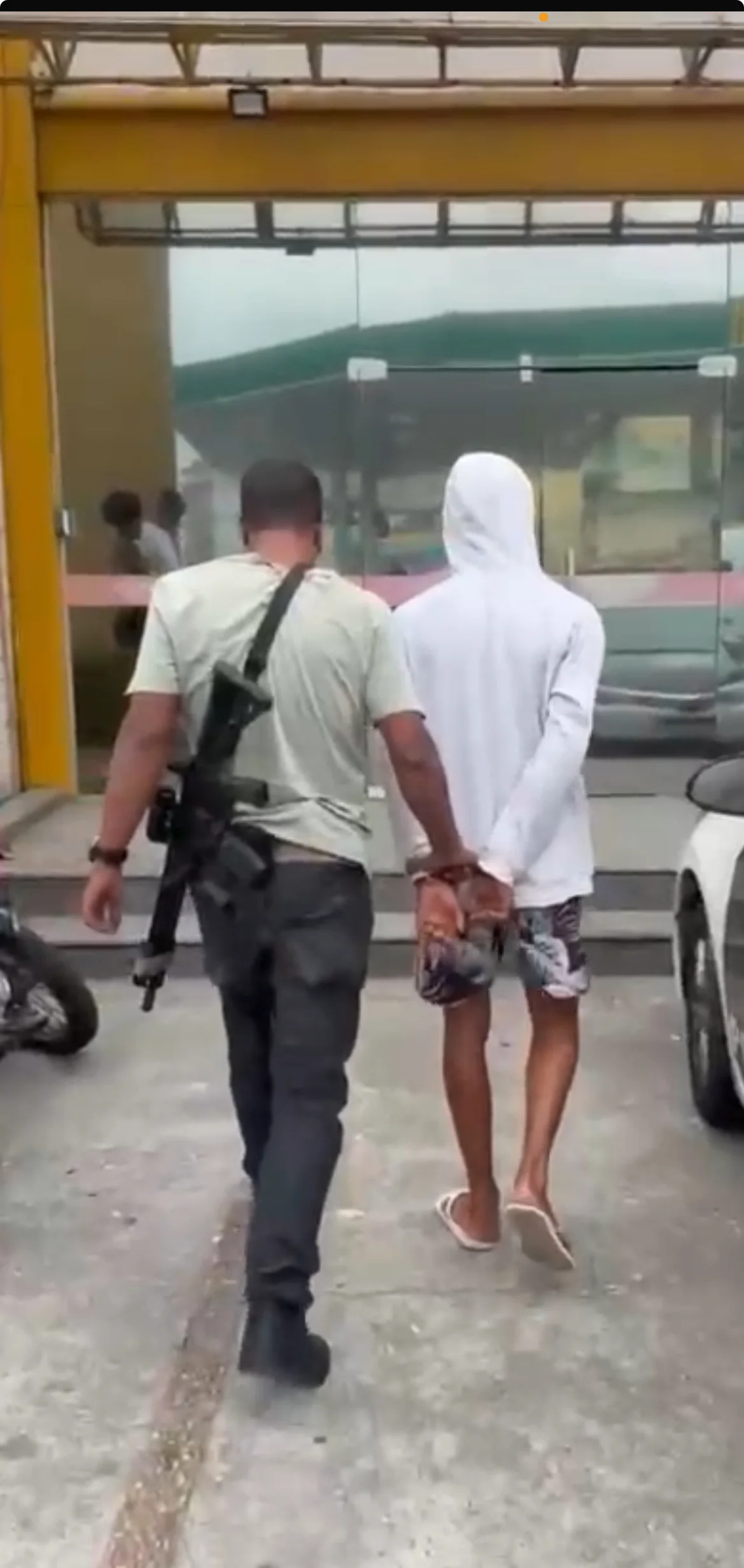 Mulher é resgatada após ser perseguida e vítima de violência doméstica em Macaé